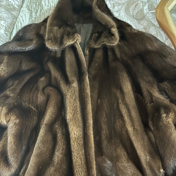 Beautiful Unisex Fully Reversible Mink Fur & Leather Bomber Jacket. Size… - Picture 2 of 7